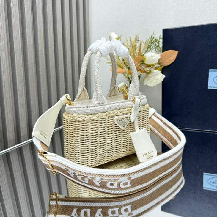 Picture of Prada Handbags _SKUfw171854420fw